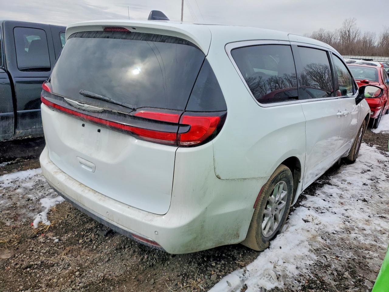 2024 Chrysler Pacifica Touring L - Фото 3