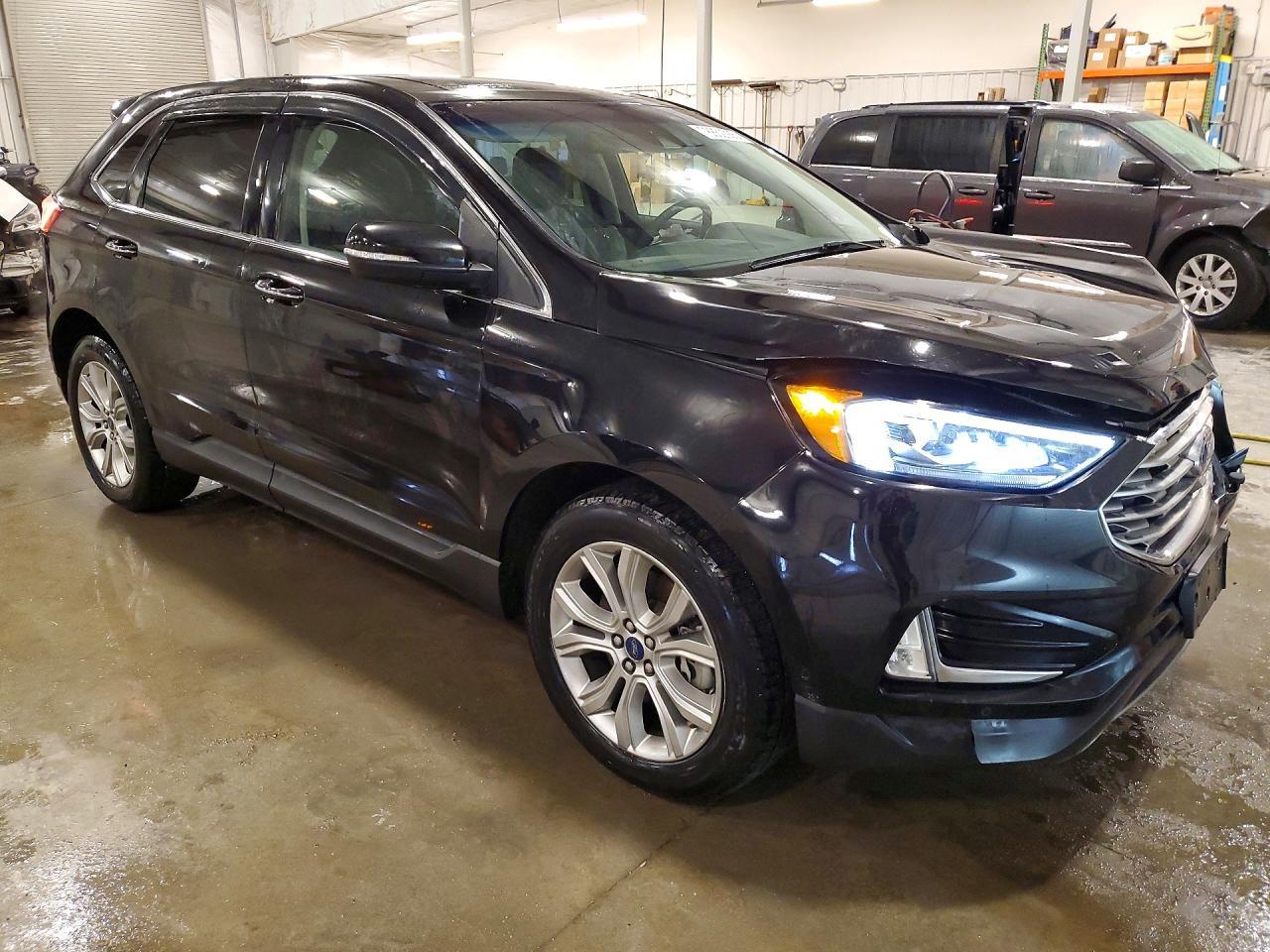 2019 Ford Edge Titanium - Image 4