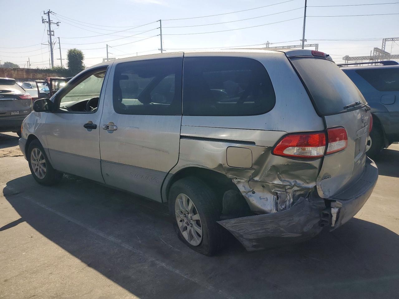 2001 Toyota Sienna Ce - Фото 2