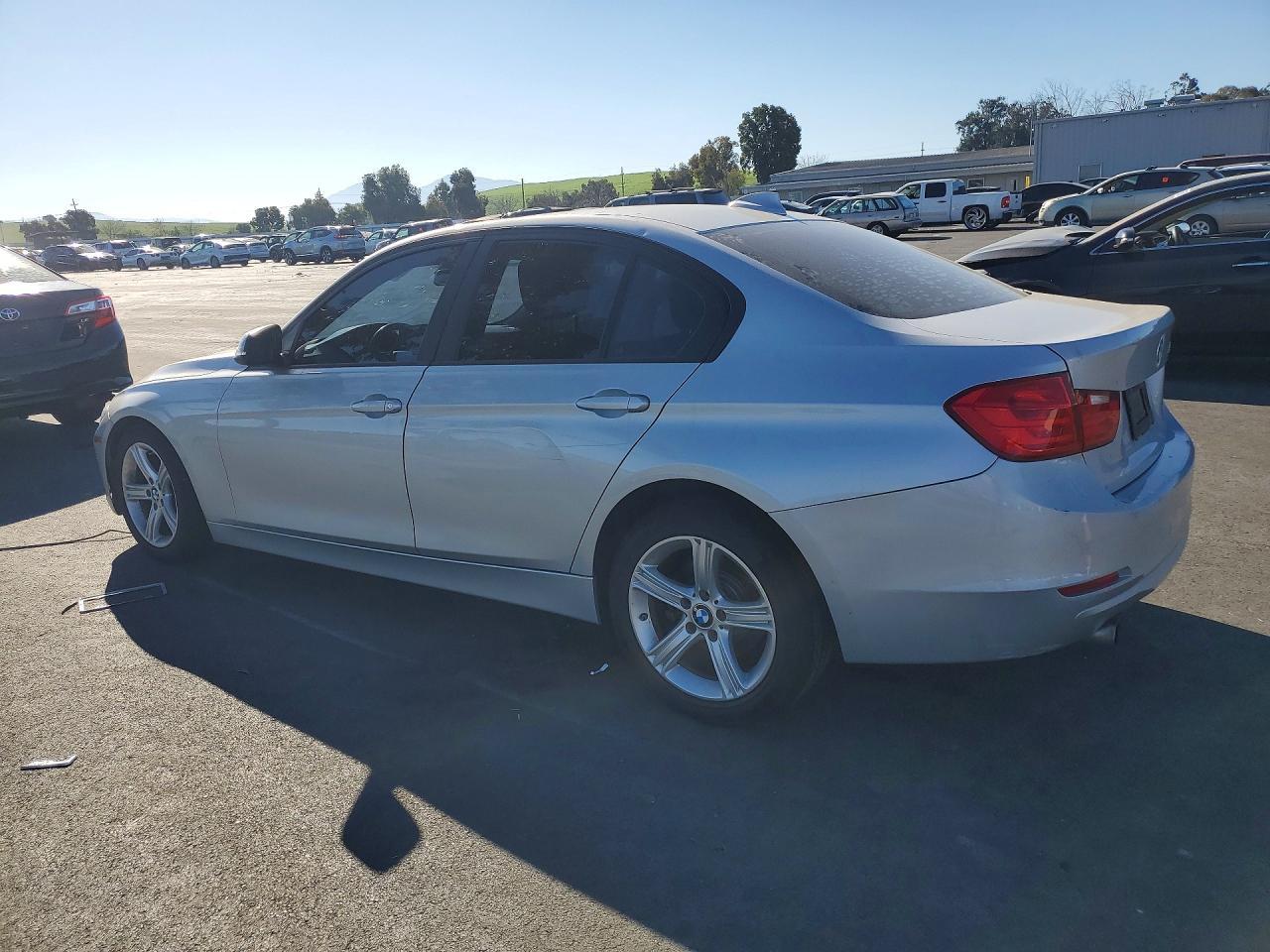 2015 BMW 320 I - Фото 2
