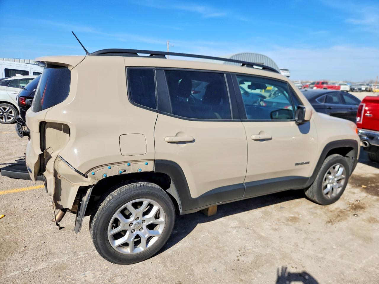 2016 Jeep Renegade Latitude - Image 3
