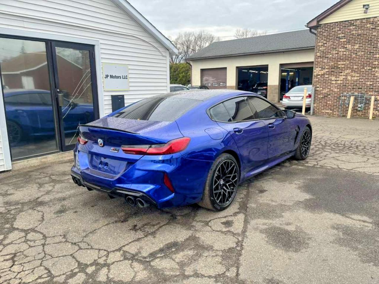 2023 BMW M8 - Фото 3