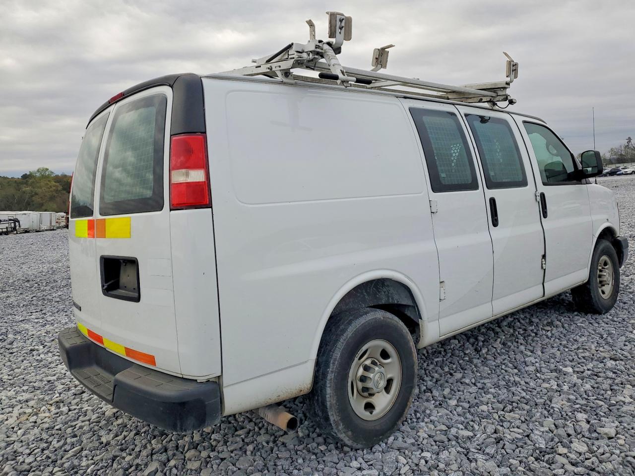 2015 Chevrolet Express 2500 Cargo Utility / Service Van - Фото 3