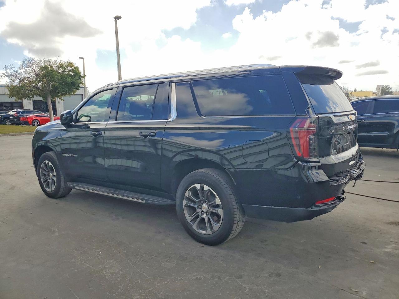 2025 Chevrolet Suburban C1500 Ls - Фото 2