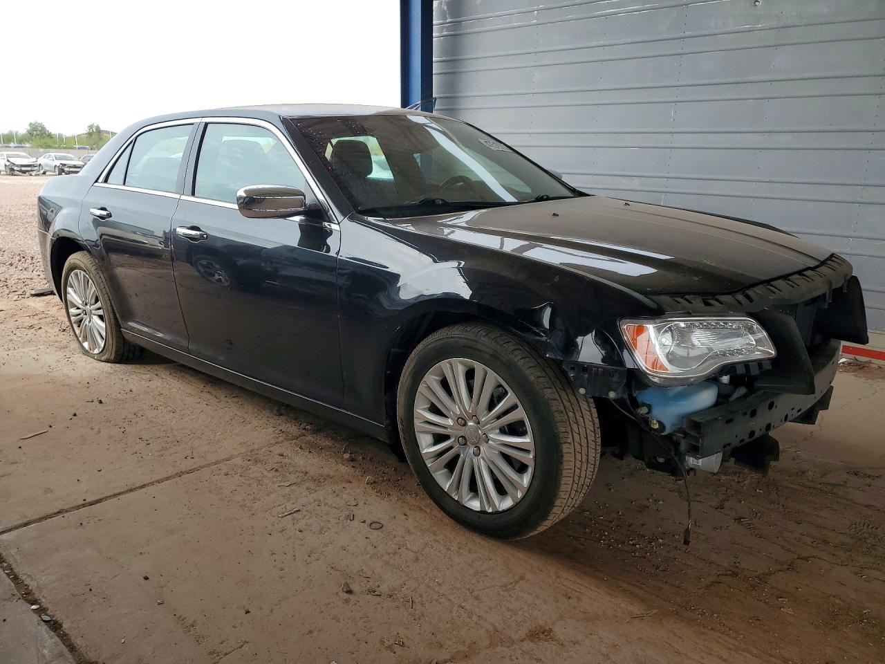 2014 Chrysler 300C - Image 4