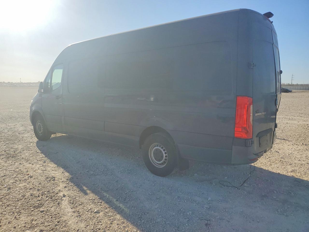 2019 Mercedes-Benz Sprinter 2500 - Фото 2