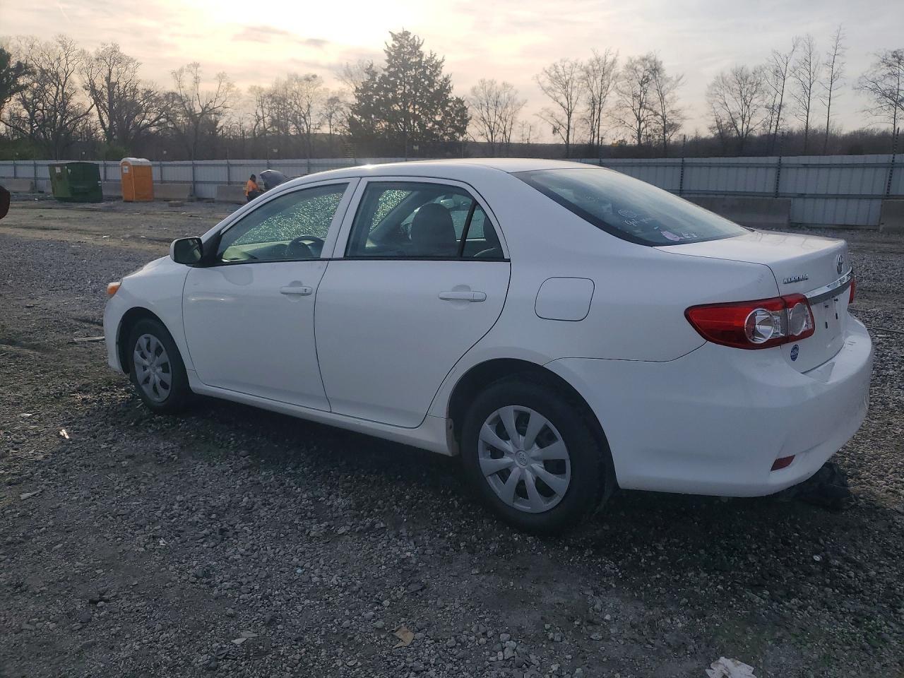 2012 Toyota Corolla L - Фото 2