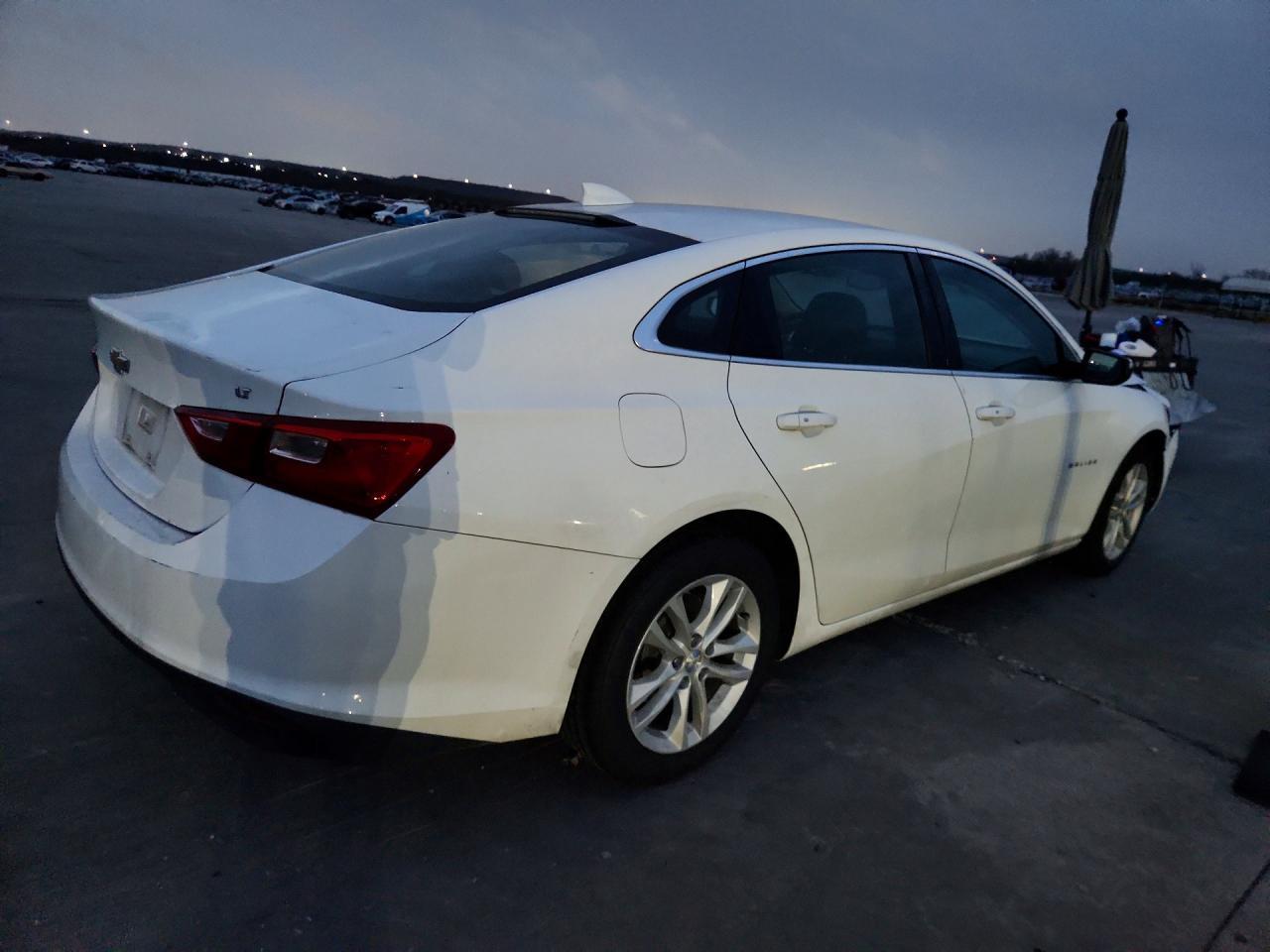 2018 Chevrolet Malibu Lt - Image 3