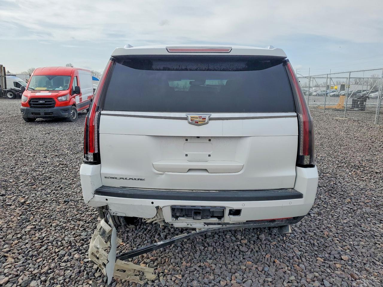 2016 Cadillac Escalade Luxury - Image 6