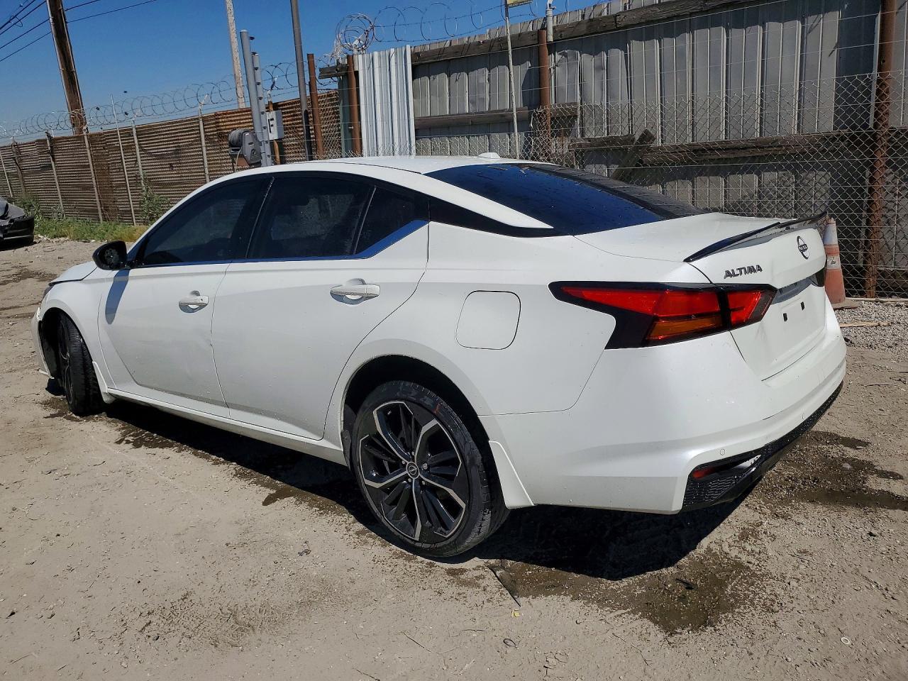 2025 Nissan Altima 2.5 Sr - Фото 2