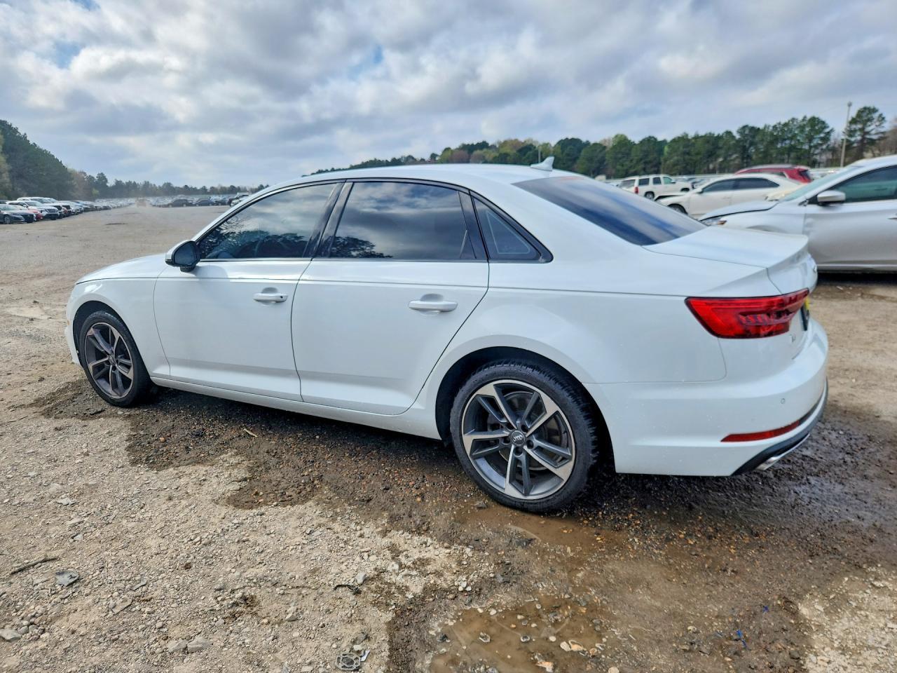 2019 Audi A4 Premium - Фото 2