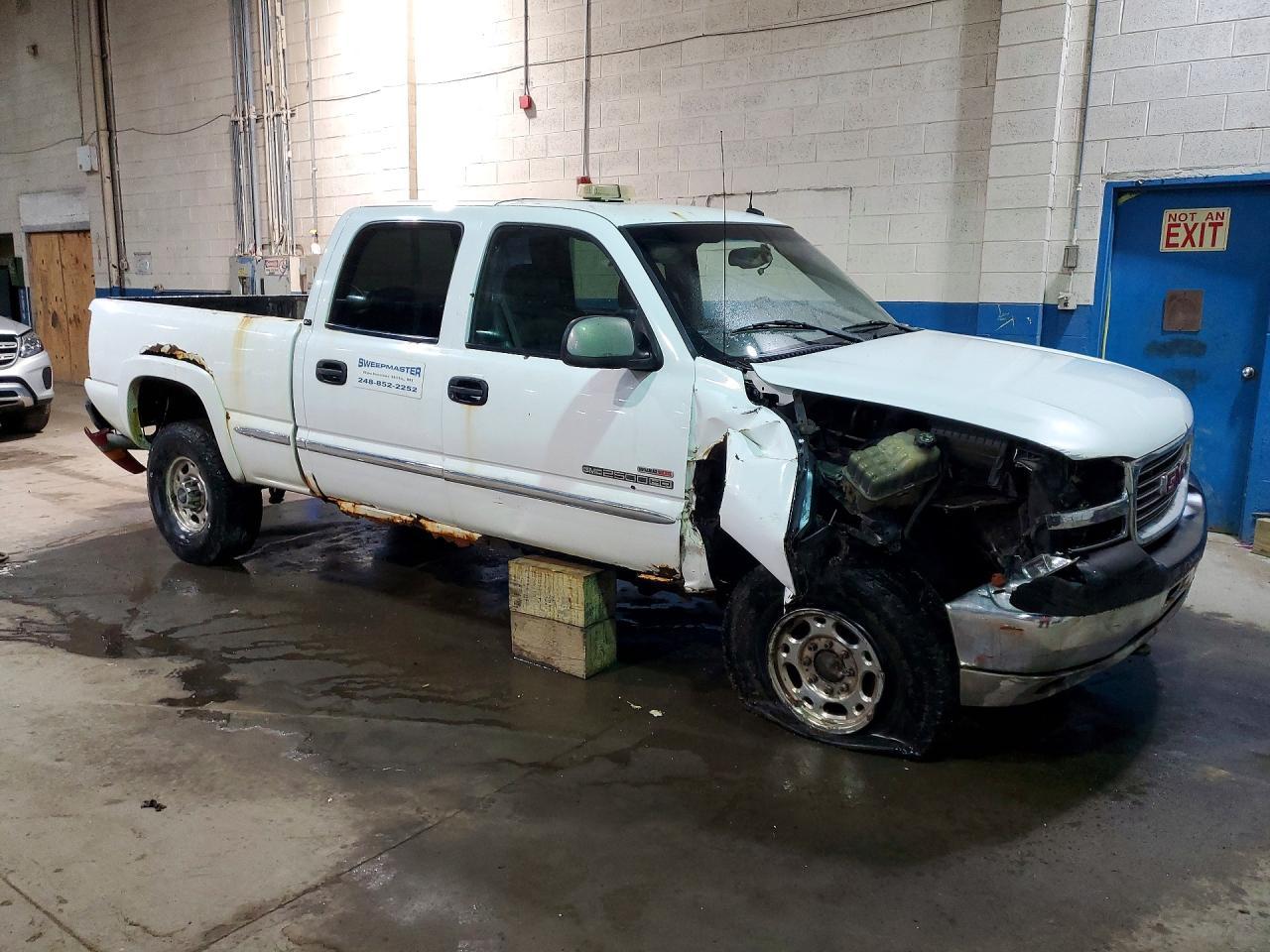2002 GMC Sierra K2500 Heavy Duty - Image 4