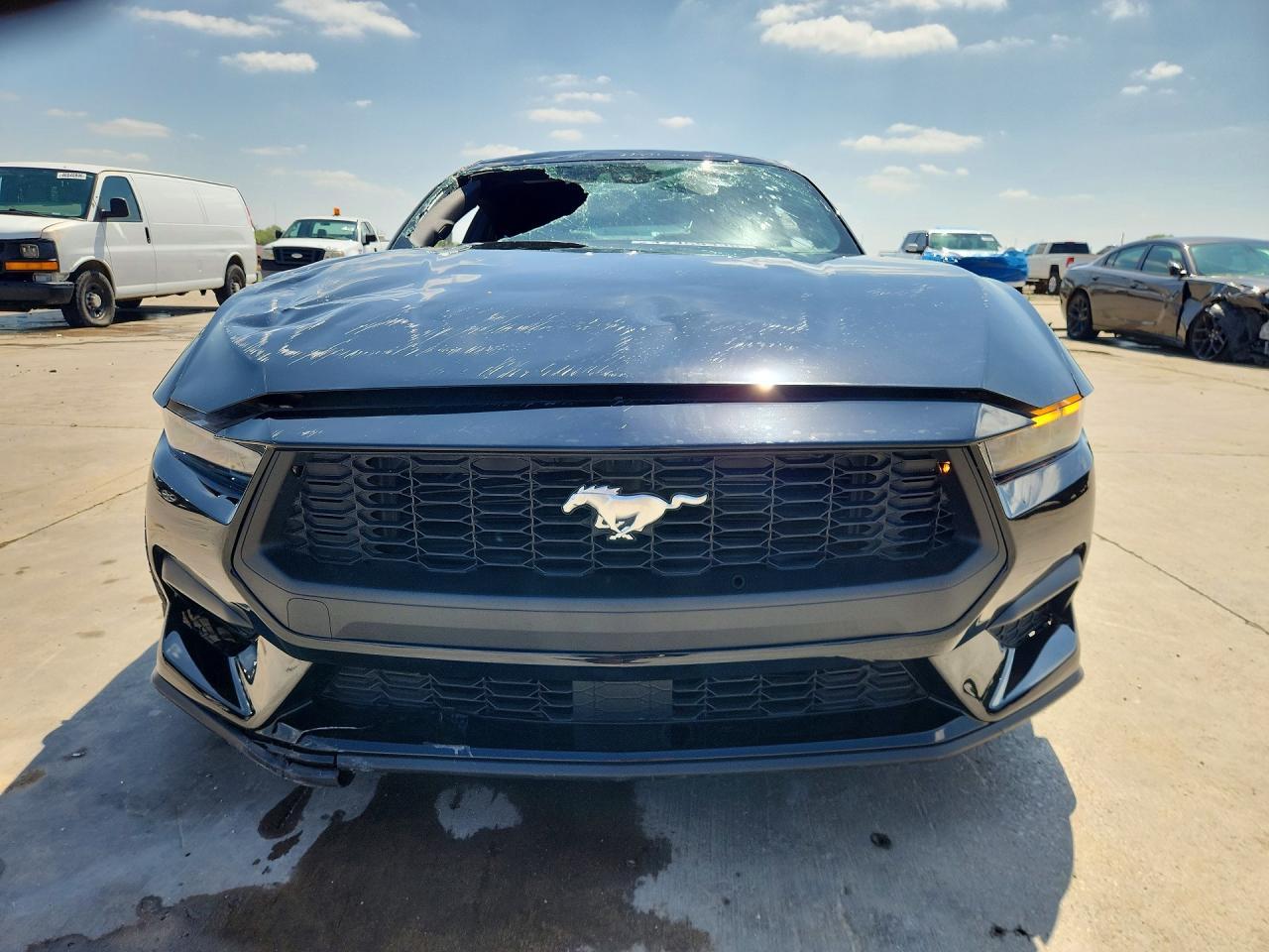 2025 Ford Mustang - Image 5