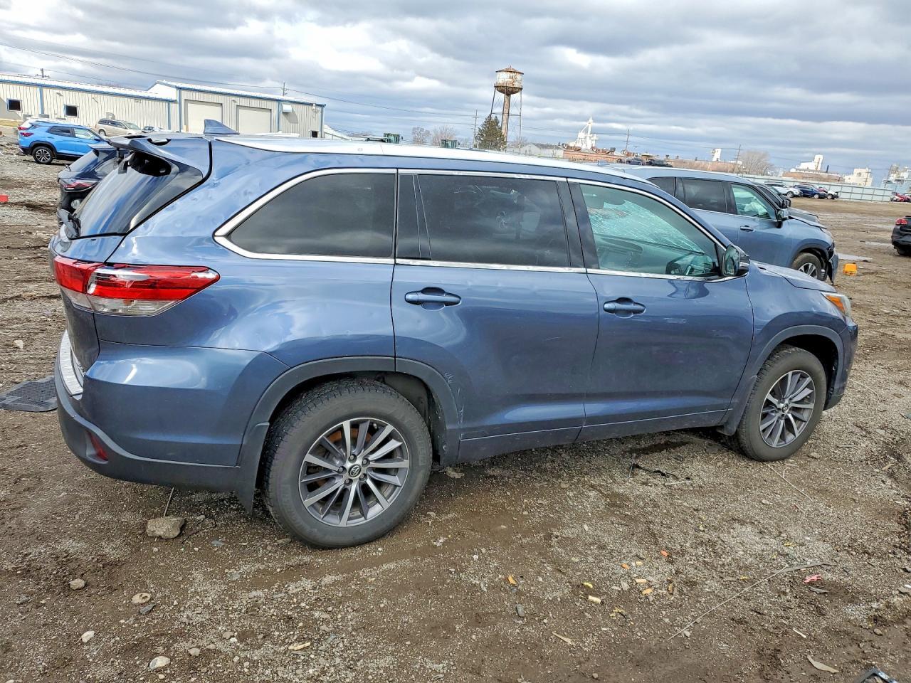2018 Toyota Highlander Xle - Фото 3