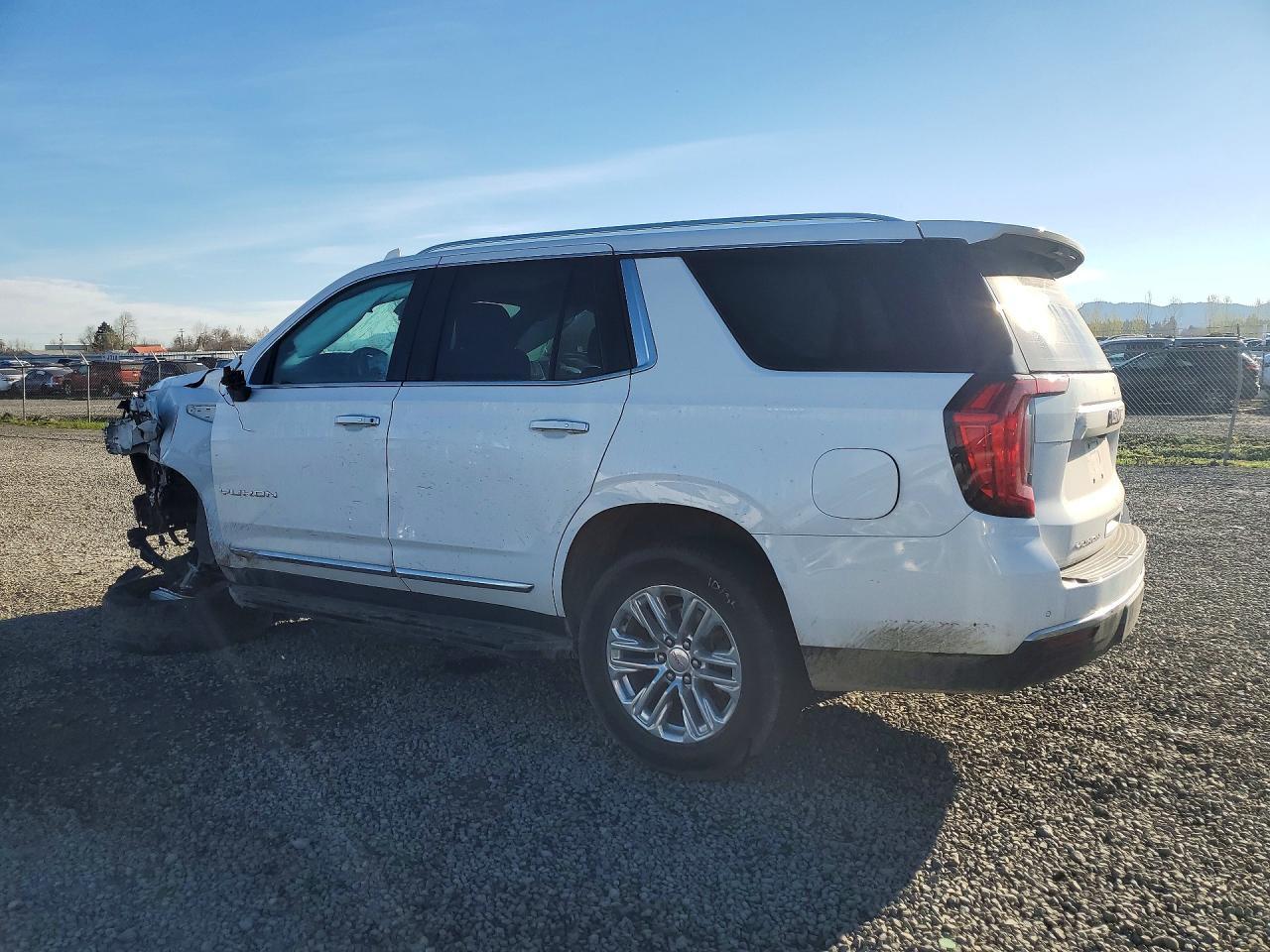 2023 GMC Yukon Slt - Image 2