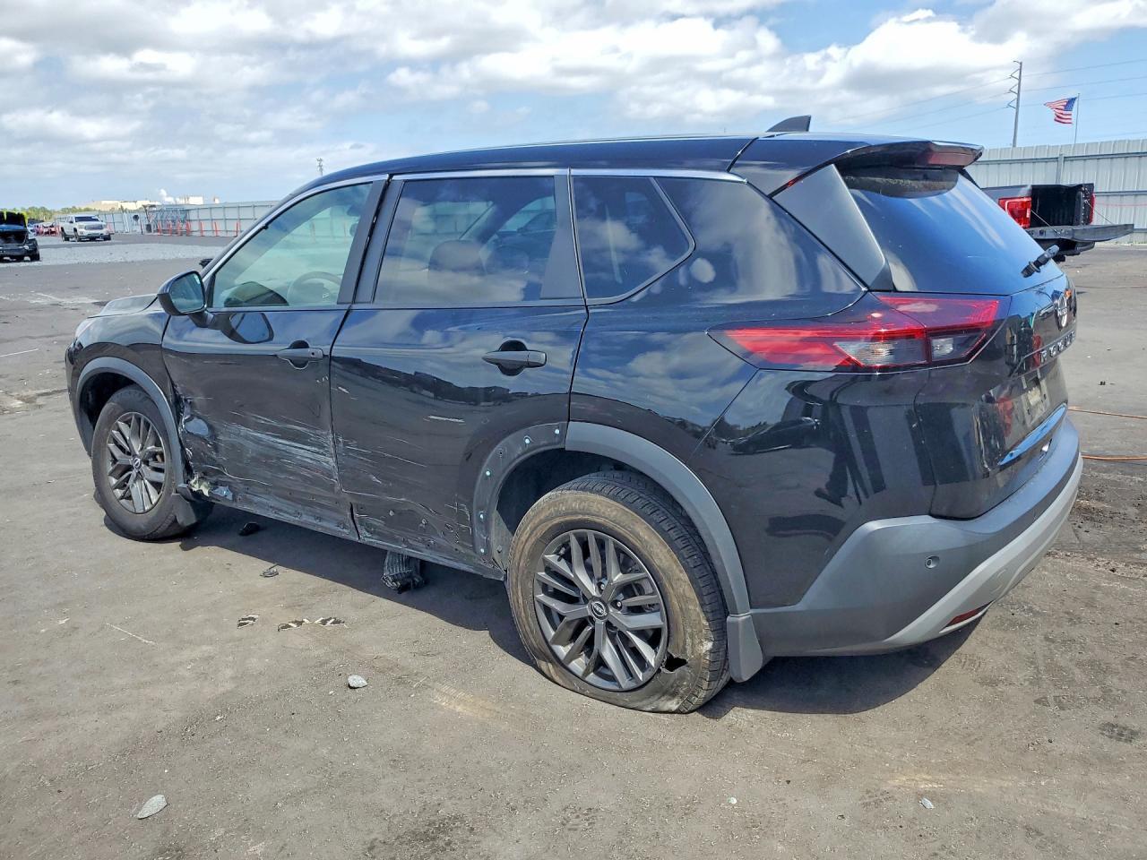 2023 Nissan Rogue S - Фото 2