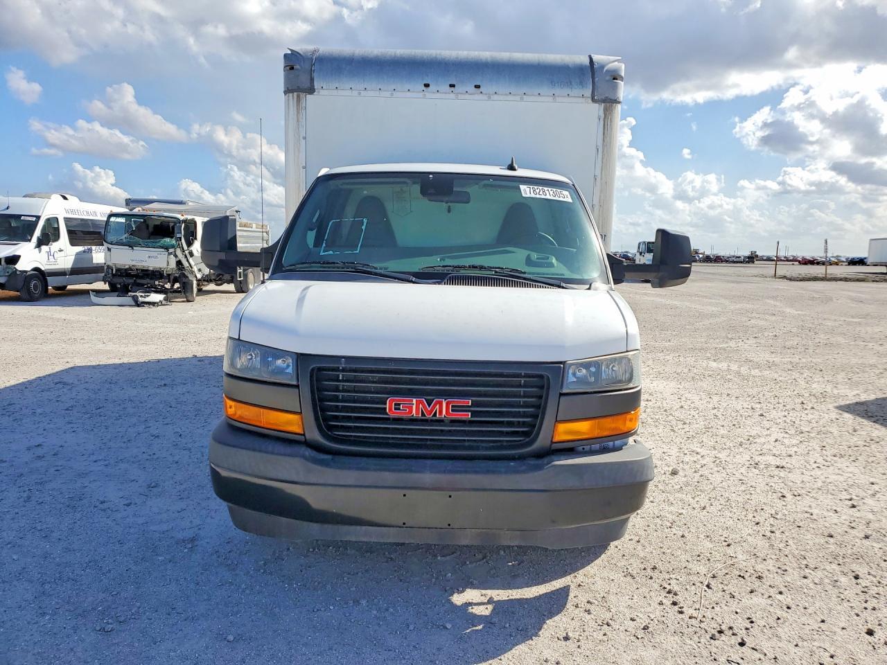 2020 GMC Savana Box Truck - Image 5