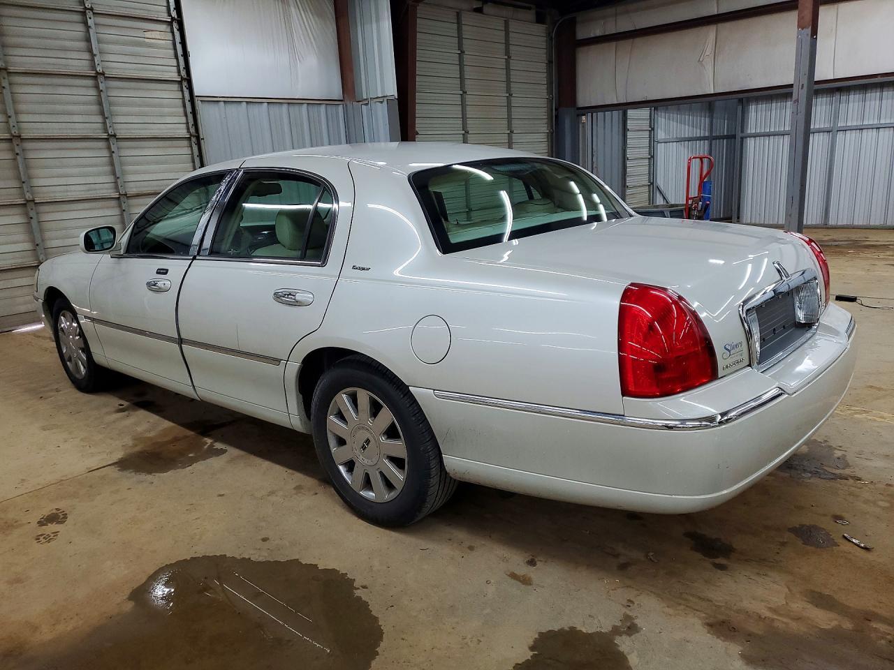 2007 Lincoln Town Car Designer - Фото 2
