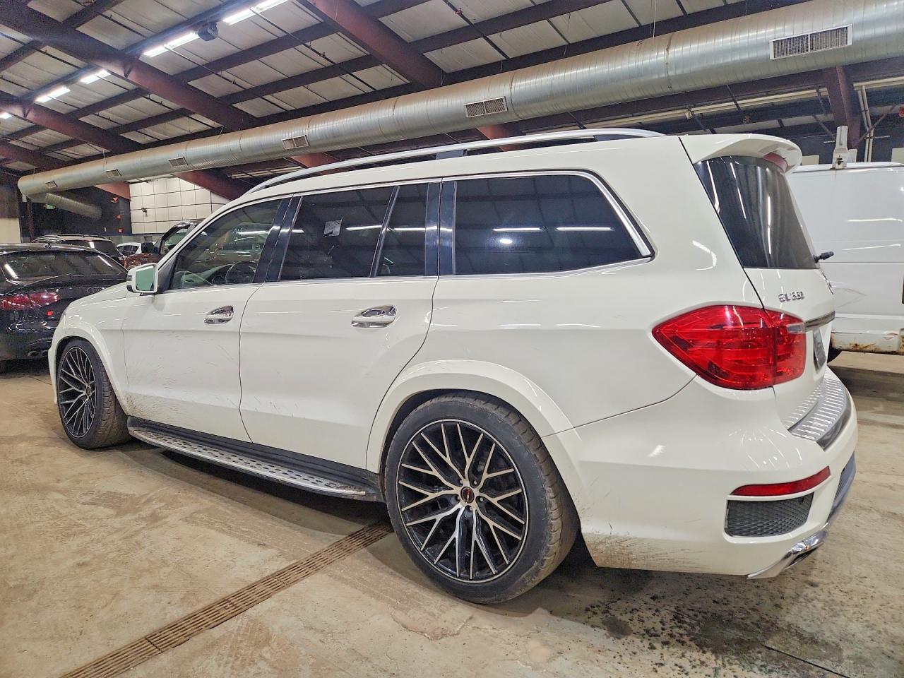 2013 Mercedes-Benz Gl 550 4Matic - Image 2