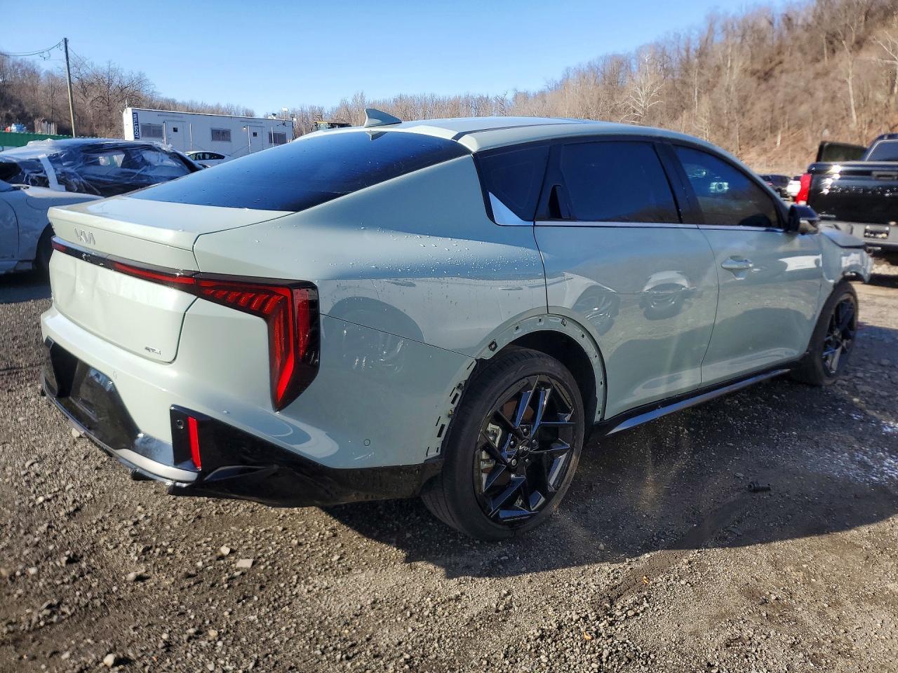 2025 Kia K4 Gt-Line Turbo - Image 3