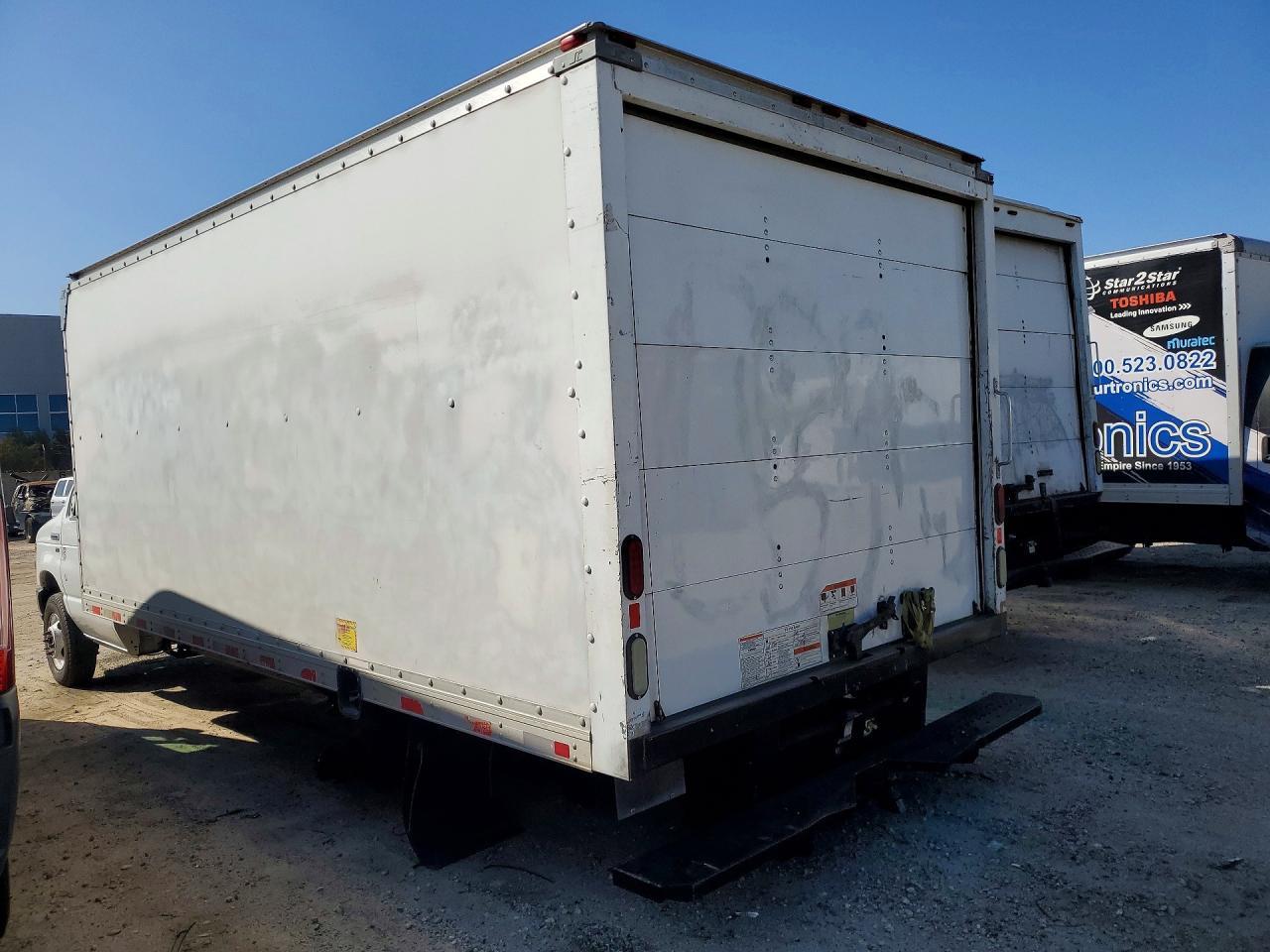 2014 Ford E350 Box Truck - Фото 2