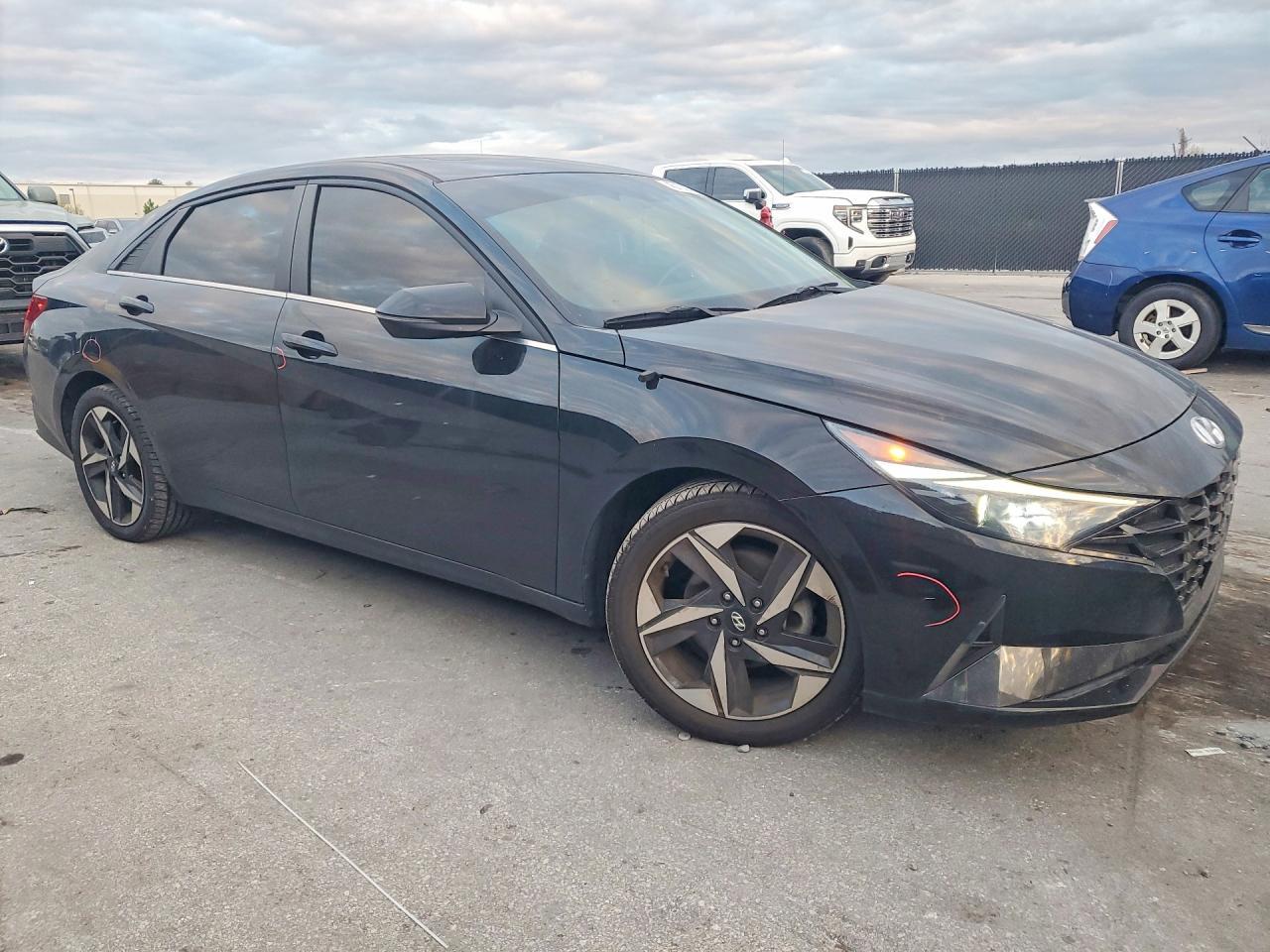 2023 Hyundai Elantra Limited - Image 4