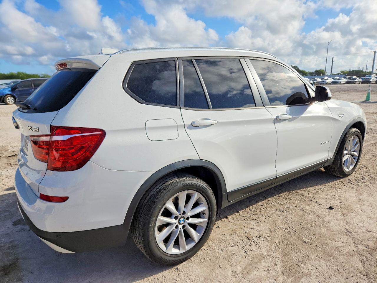 2017 BMW X3 Sdrive28I - Фото 3