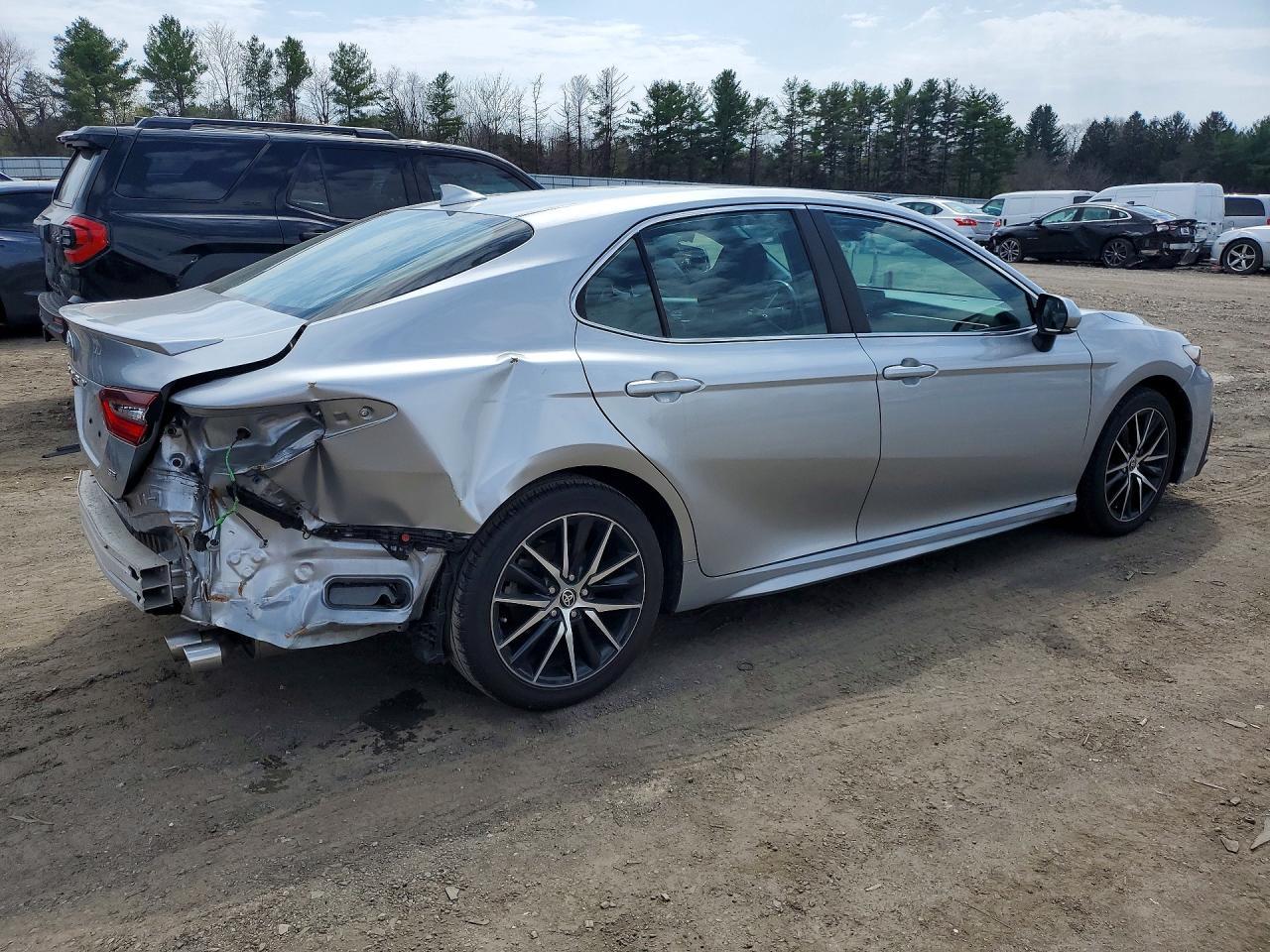 2022 Toyota Camry Se - Image 3