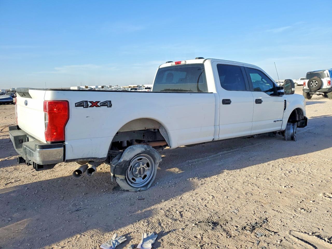 2022 Ford F250 Super Duty - Image 3