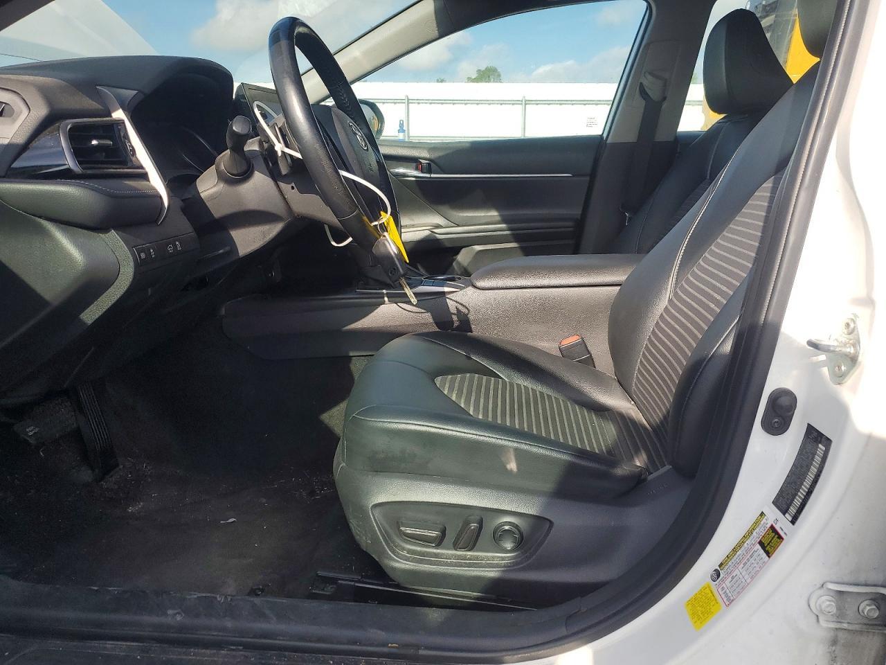 2022 Toyota Camry Se - Image 7