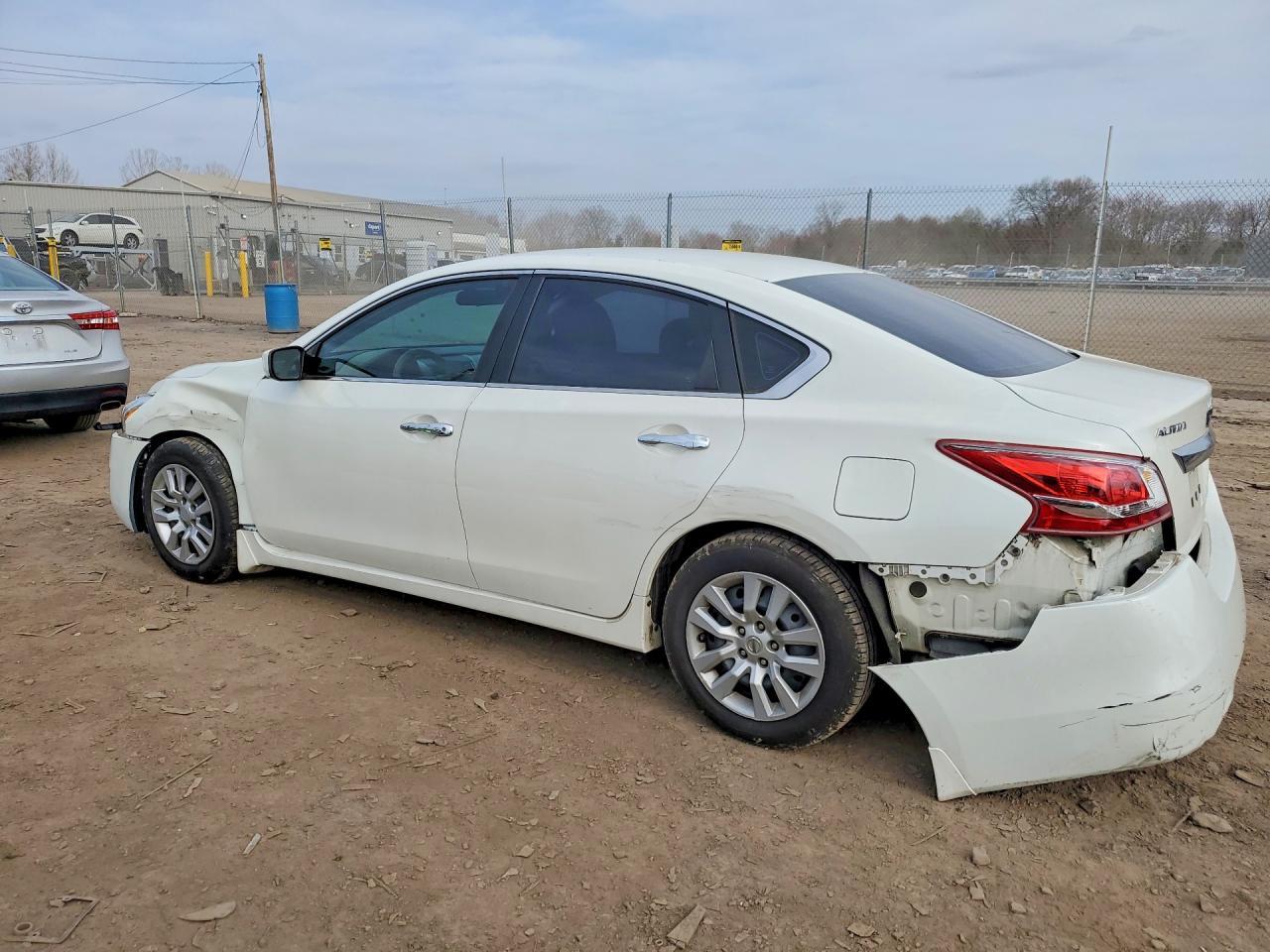 2013 Nissan Altima 2.5 - Фото 2