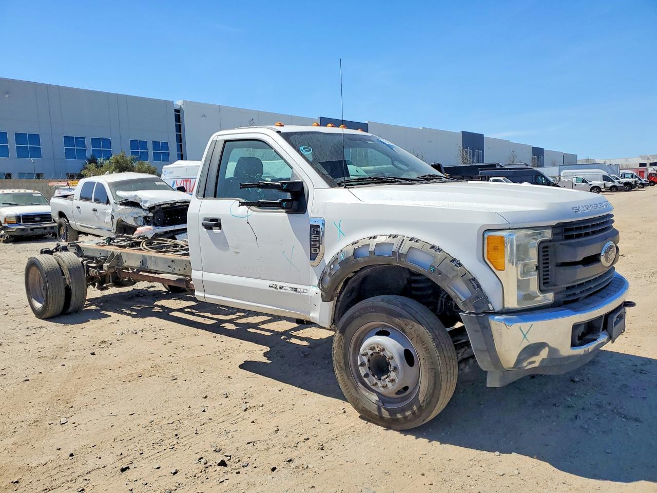 2017 Ford F550 Super Duty - Фото 4