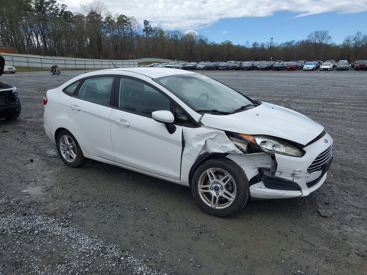 2017 Ford Fiesta Se - Image 4
