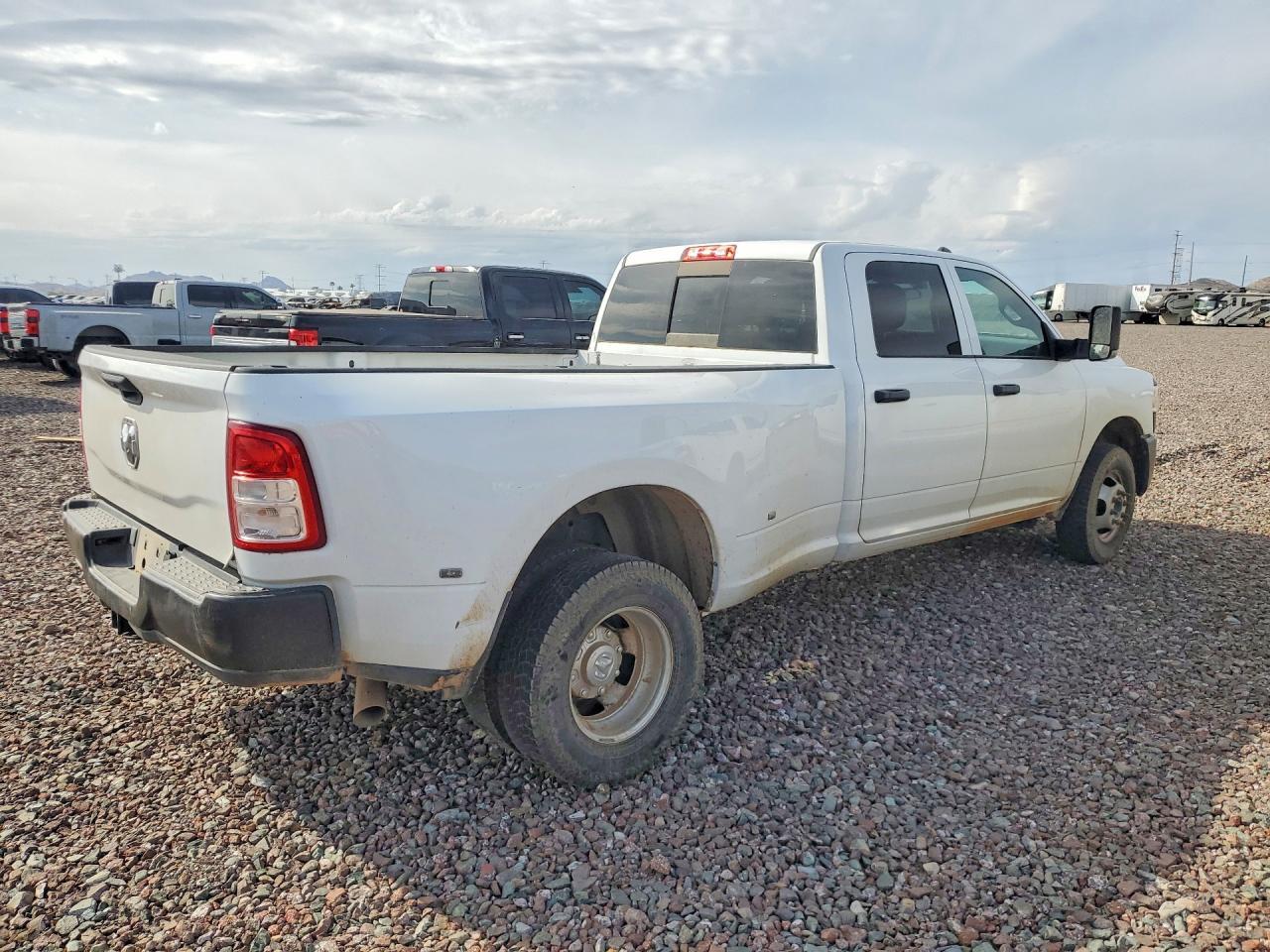 2022 Ram 3500 Tradesman - Фото 3