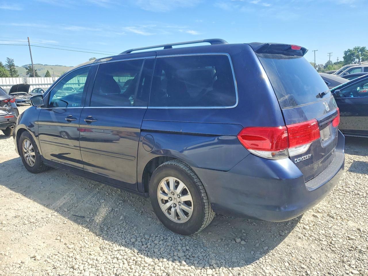 2008 Honda Odyssey - Image 2