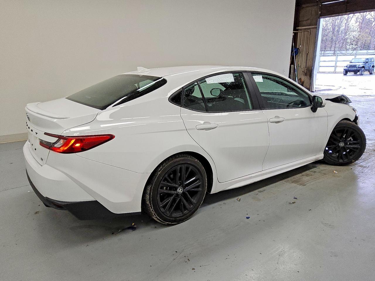 2025 Toyota Camry Se - Image 3