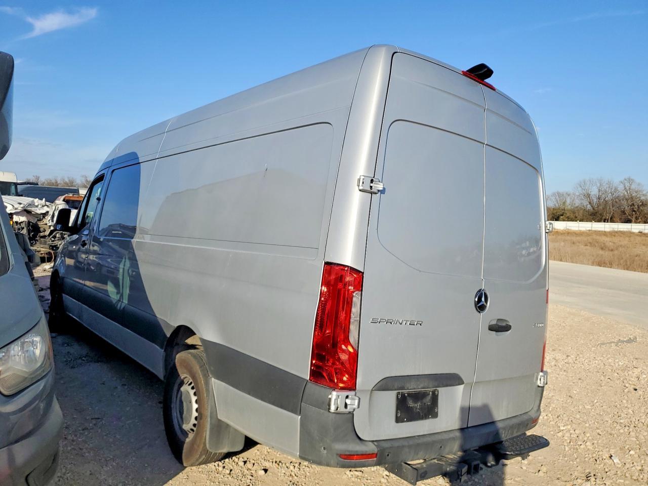 2023 Mercedes Benz Sprinter 2500 Delivery Van - Фото 2