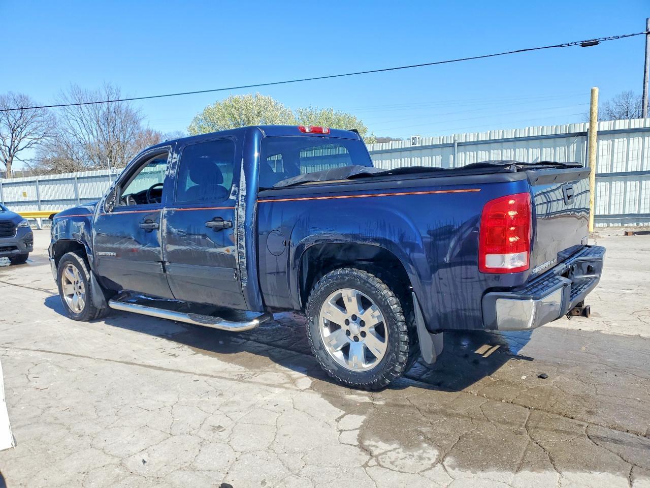2007 GMC New Sierra C1500 - Image 2