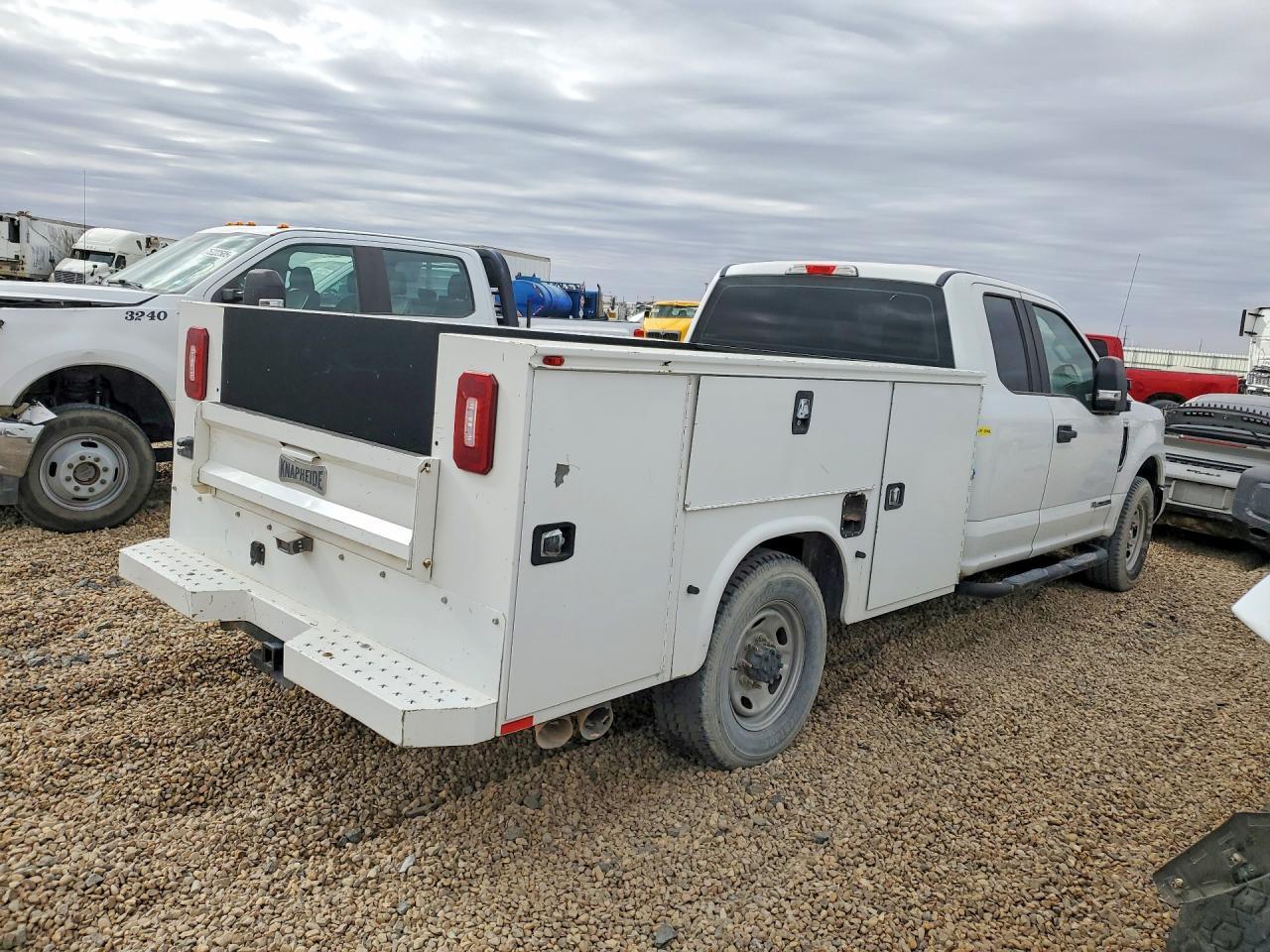 2019 Ford F350 Super Duty Utility / Service Truck - Image 3