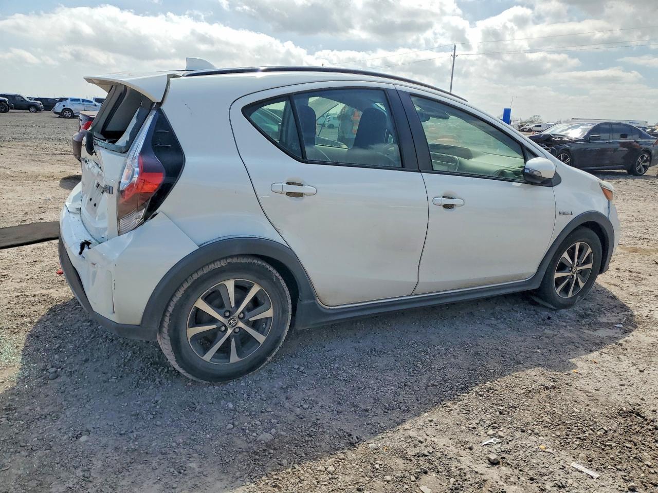 2018 Toyota Prius C One - Фото 3