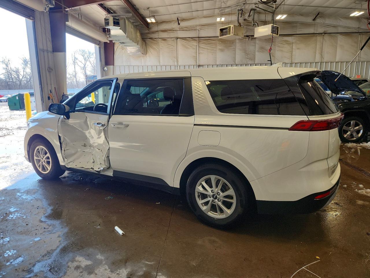 2023 Kia Carnival Lx - Фото 2