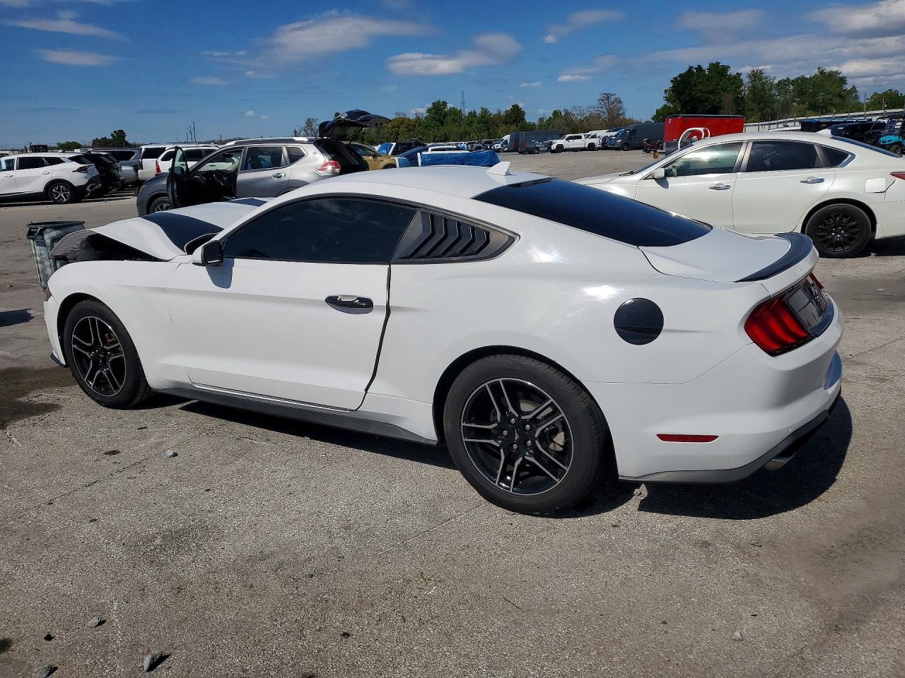 2021 Ford Mustang - Фото 2