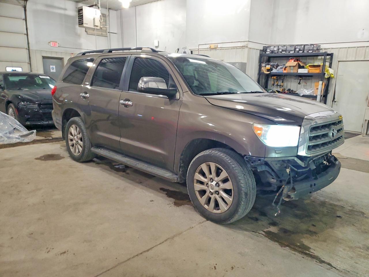 2010 Toyota Sequoia Platinum - Image 4