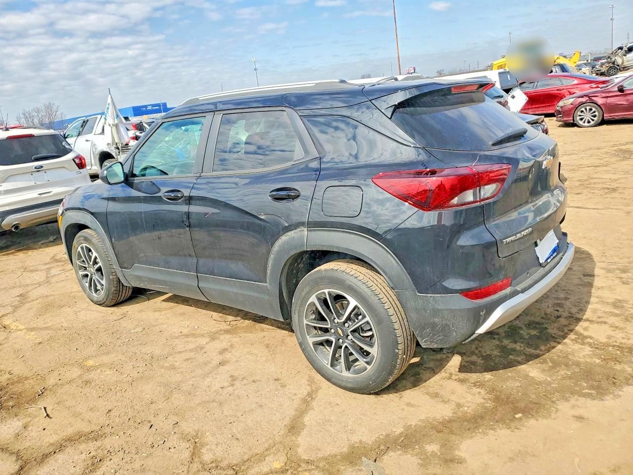 2025 Chevrolet Trailblazer Lt - Image 2