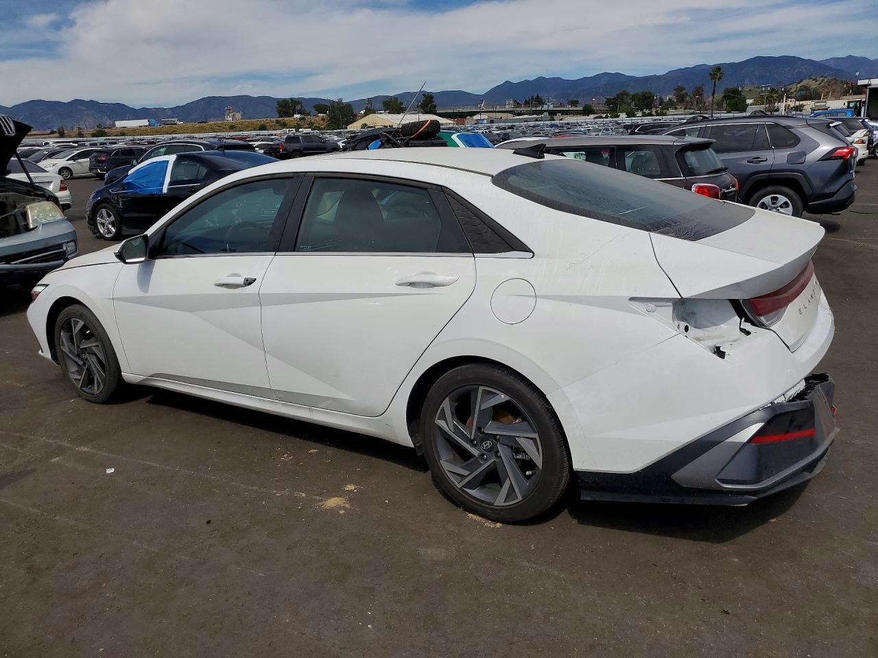 2025 Hyundai Elantra Hybrid Limited - Фото 2