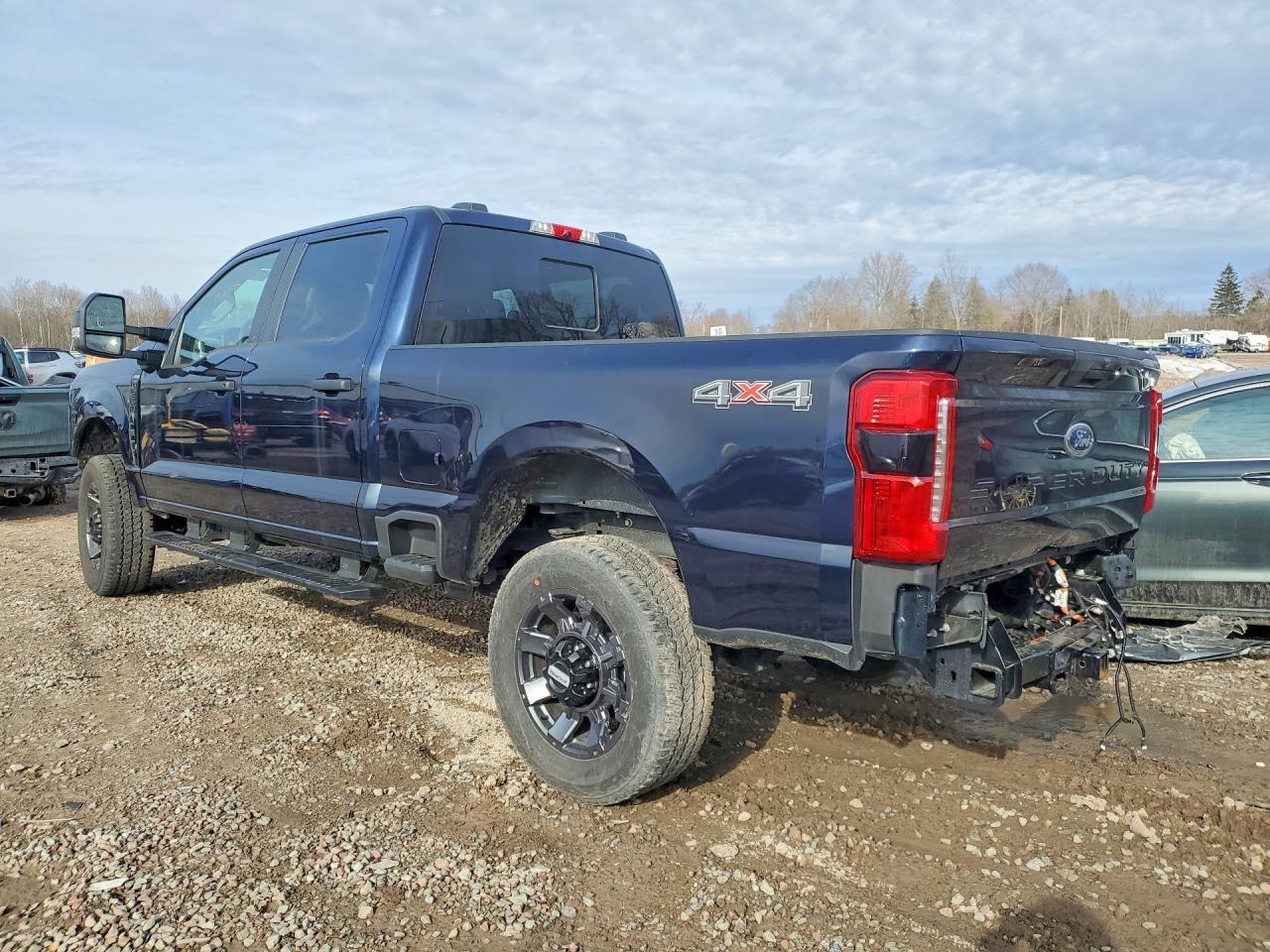 2025 Ford F250 Super Duty - Фото 2