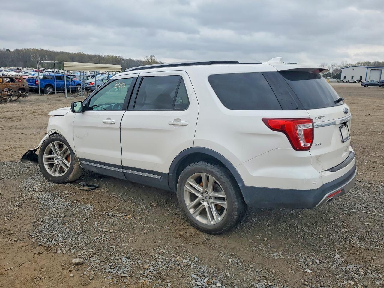 2016 Ford Explorer Xlt - Фото 2