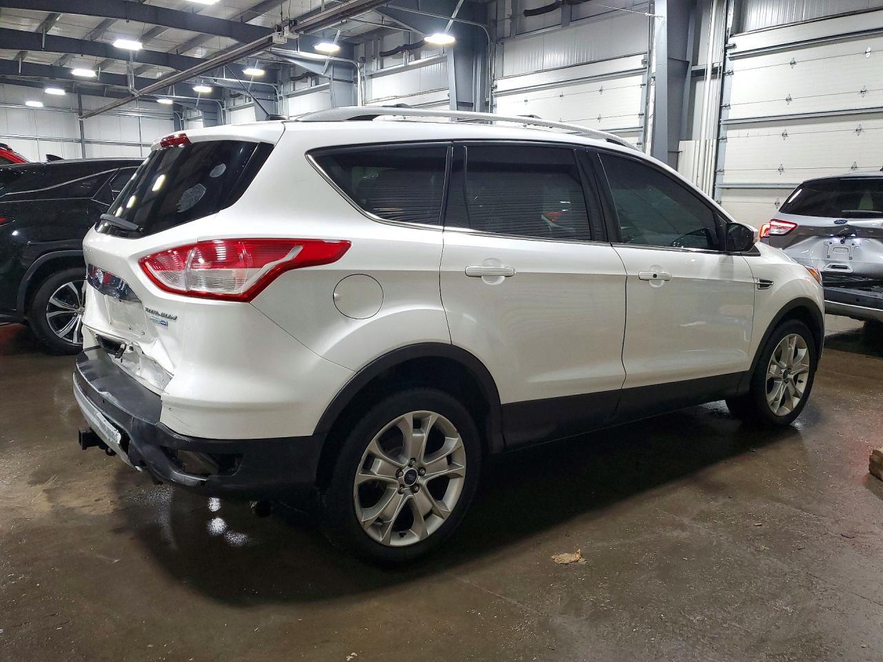 2016 Ford Escape Titanium - Фото 3