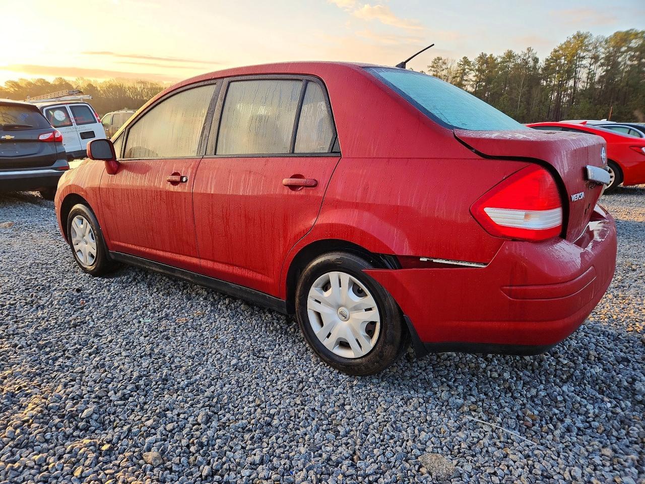 2010 Nissan Versa 1.8 S - Фото 2