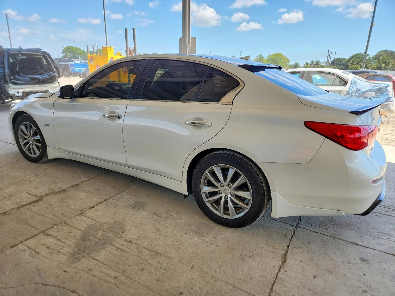 2017 Infiniti Q50 3.0T Premium - Фото 2